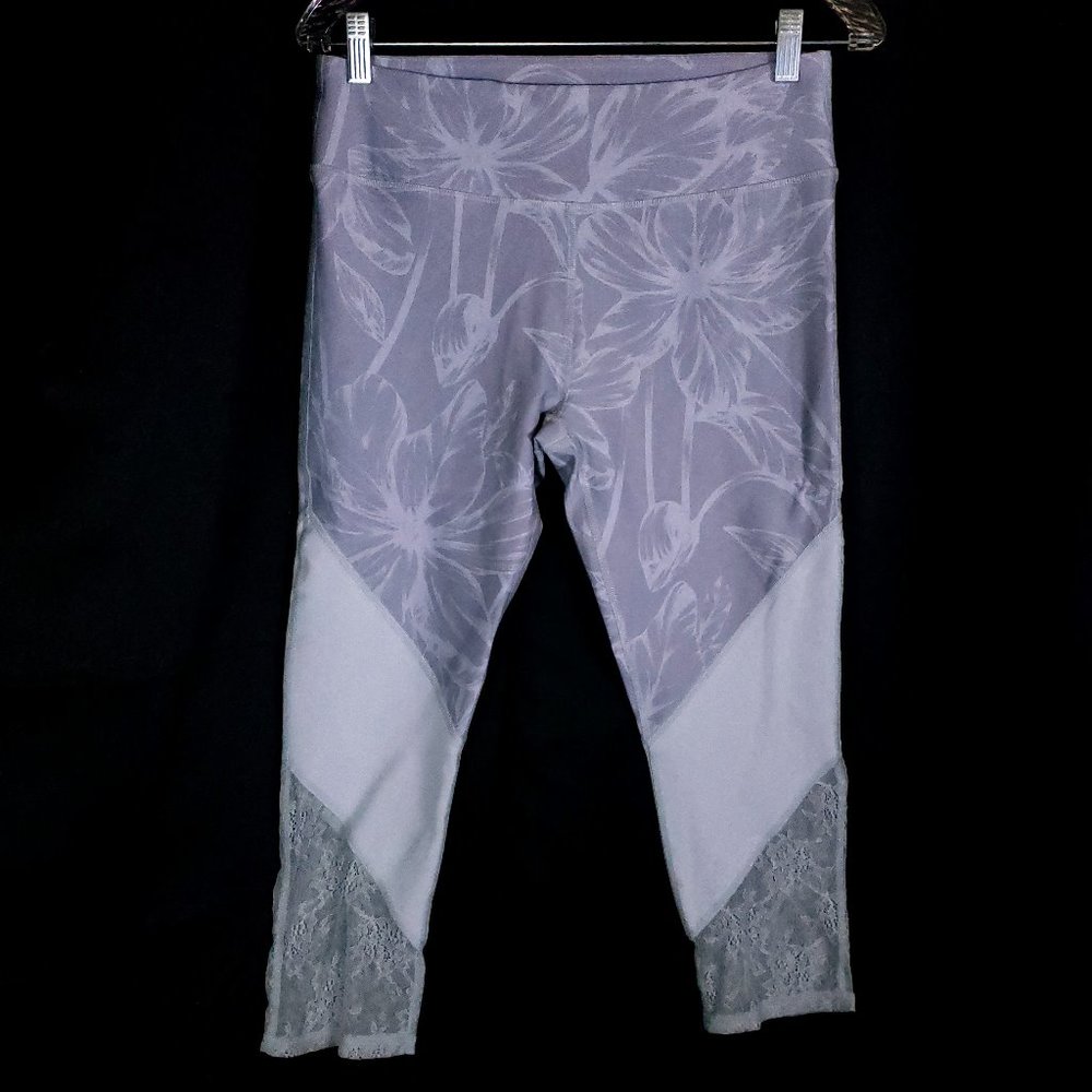 Fabletics Brogan Women Lace Capri Leggings UPF 50+ Size M - NWT